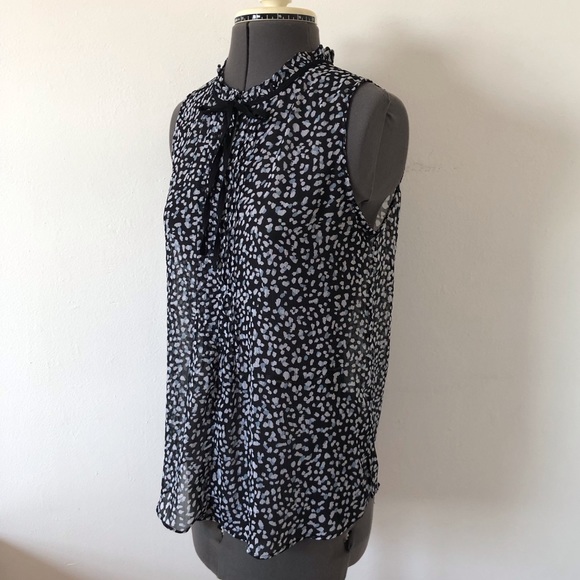 🎀 5/$25 Joe Fresh polka dot print sleeveless blouse sz XS - Picture 2 of 10